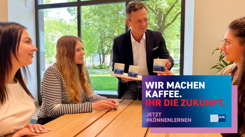 Dr. Manfred Gößl beteiligt sich an der #coffeebosschallenge und serviert den Auszubildenden Kaffee