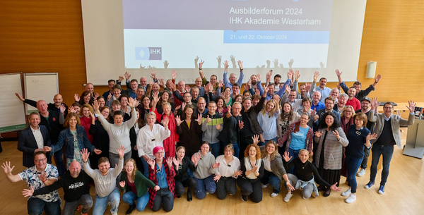 Gruppenbild der Teilnehmenden des IHK Ausbilderforums 2024